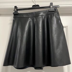 Ladies short pleather skirt